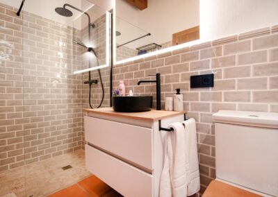 Baño exlusivo para una de las suites ubicada en Finca Bernia Experience