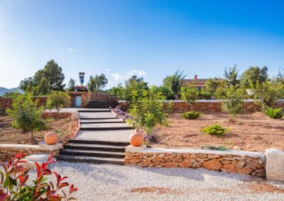 Jardínes y áreas comunes de estilo mediterraneo ubicado en la villa.