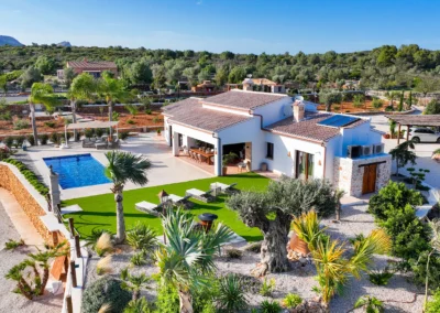 Vista aerea de Finca Bernia Experience, ubicada en un área privilegiada de la Sierra de Bernia.